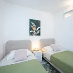Family Friendly Seaside Zaglav, Dugi Otok - 9726 Sali