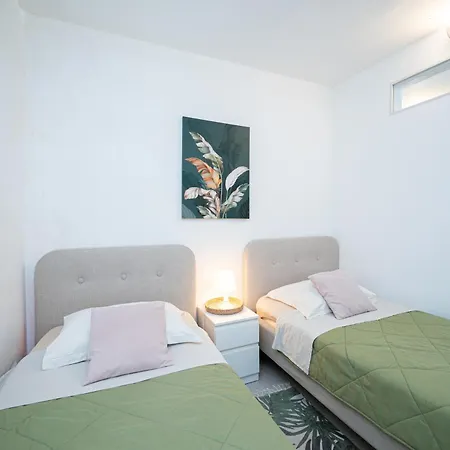 Family Friendly Seaside Zaglav, Dugi Otok - 9726 Sali