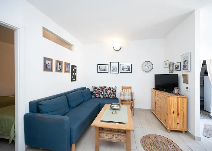 Апартаменты Family Friendly Seaside Zaglav, Dugi Otok - 9726 Сали