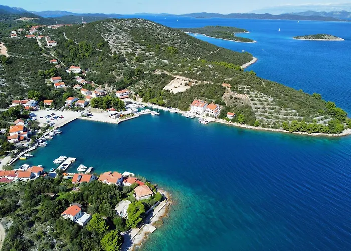 Апартаменты Family Friendly Seaside Zaglav, Dugi Otok - 9726 *